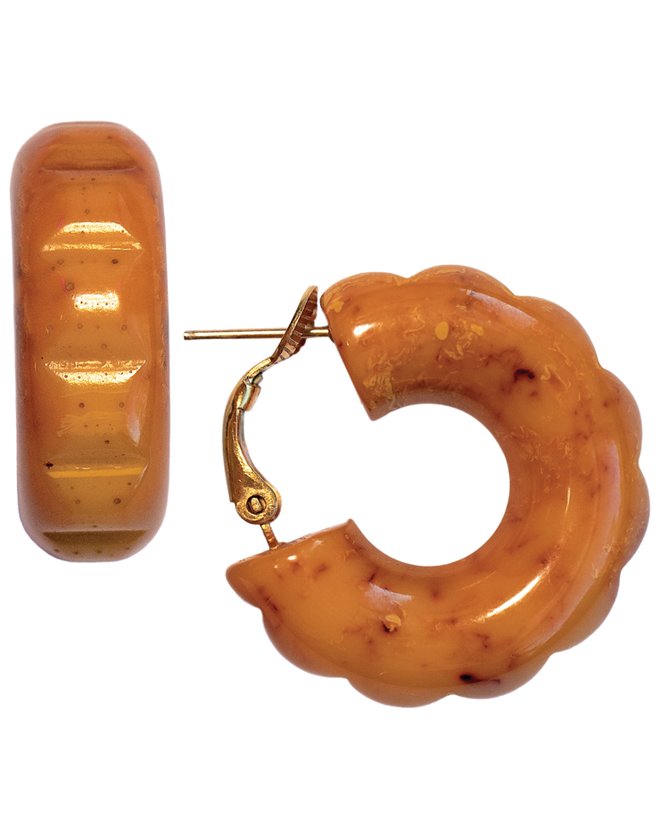 Vintage 1940s 52 CTW Marbled Butterscotch Bakelite Carved Scalloped Hoop Earrings