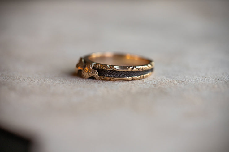 Early 1800s 15-16k Hand-Chased Yellow Gold Mourning Ring with Finely Plaited Human Hair