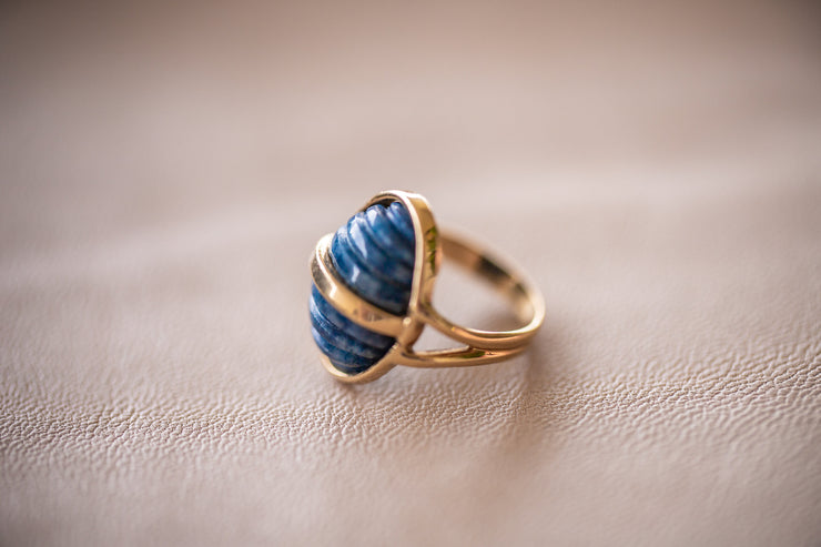 Modernist 14k 8.91 CT Hand Carved Lapis Lazuli Split Shank Ring