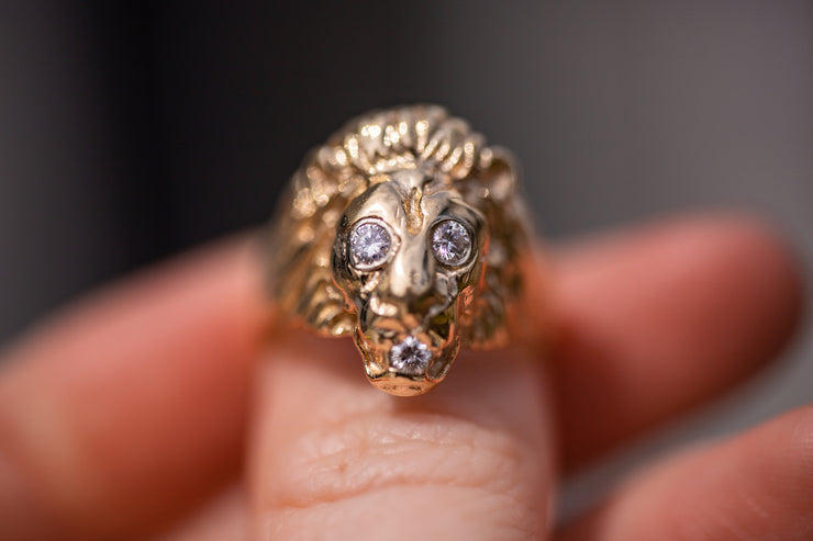 Vintage 14k 0.26 CTW Bezel Set Diamond Ring in Heavy Figural Lion Mount