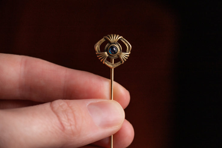1910s Arts and Crafts 14k Green and Yellow Gold 0.52 CT Sapphire Trefoil Stick Pin by Hans Brassler