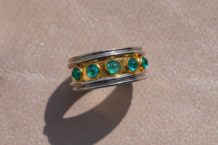 Vintage 18k Two Tone Gold 0.85 CTW Emerald Cabochon Band