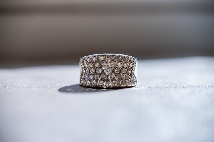 Vintage 18k 1.02 CTW VS1 Diamond "Tank" Style Cinched Cocktail Ring
